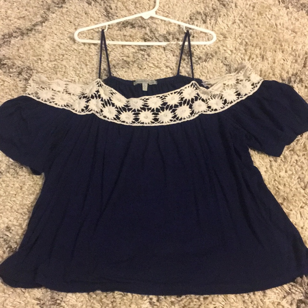 Navy blue short sleeve top with white lace